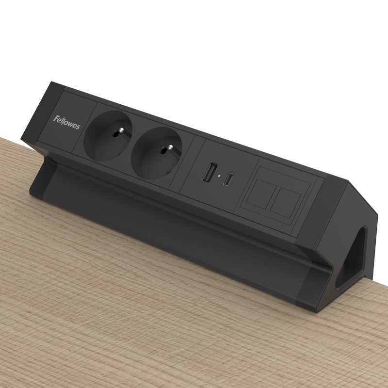 Zwarte stekkerdoos bevestigd aan het bureaublad, 2 stroompunten, UBS-a en USB-c poort en een keystone-venster